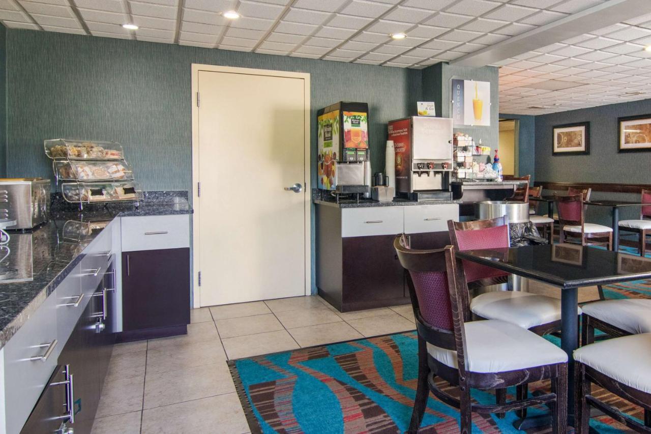 Best Western Dutch Valley Inn New Philadelphia Exterior photo