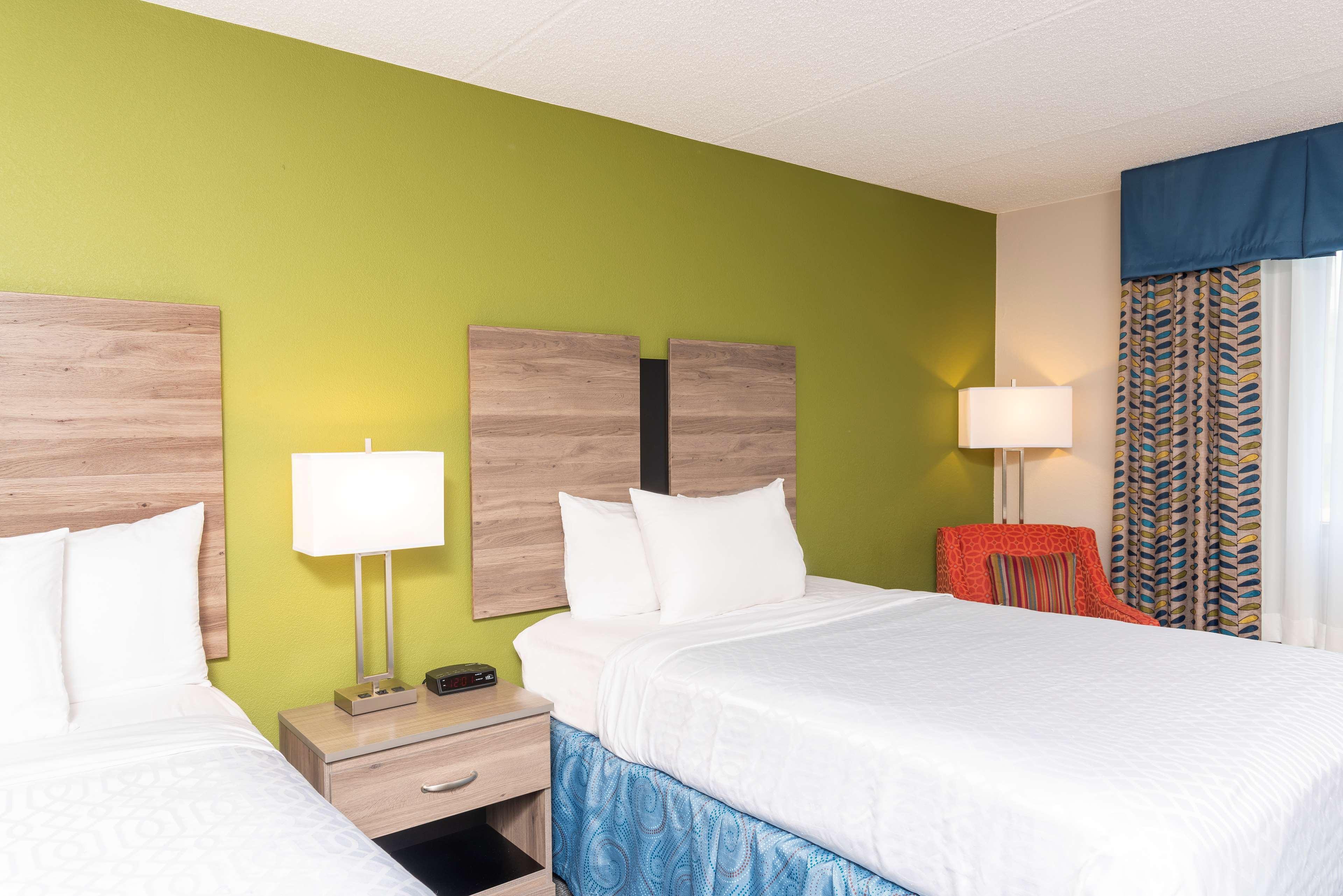 Best Western Dutch Valley Inn New Philadelphia Exterior photo