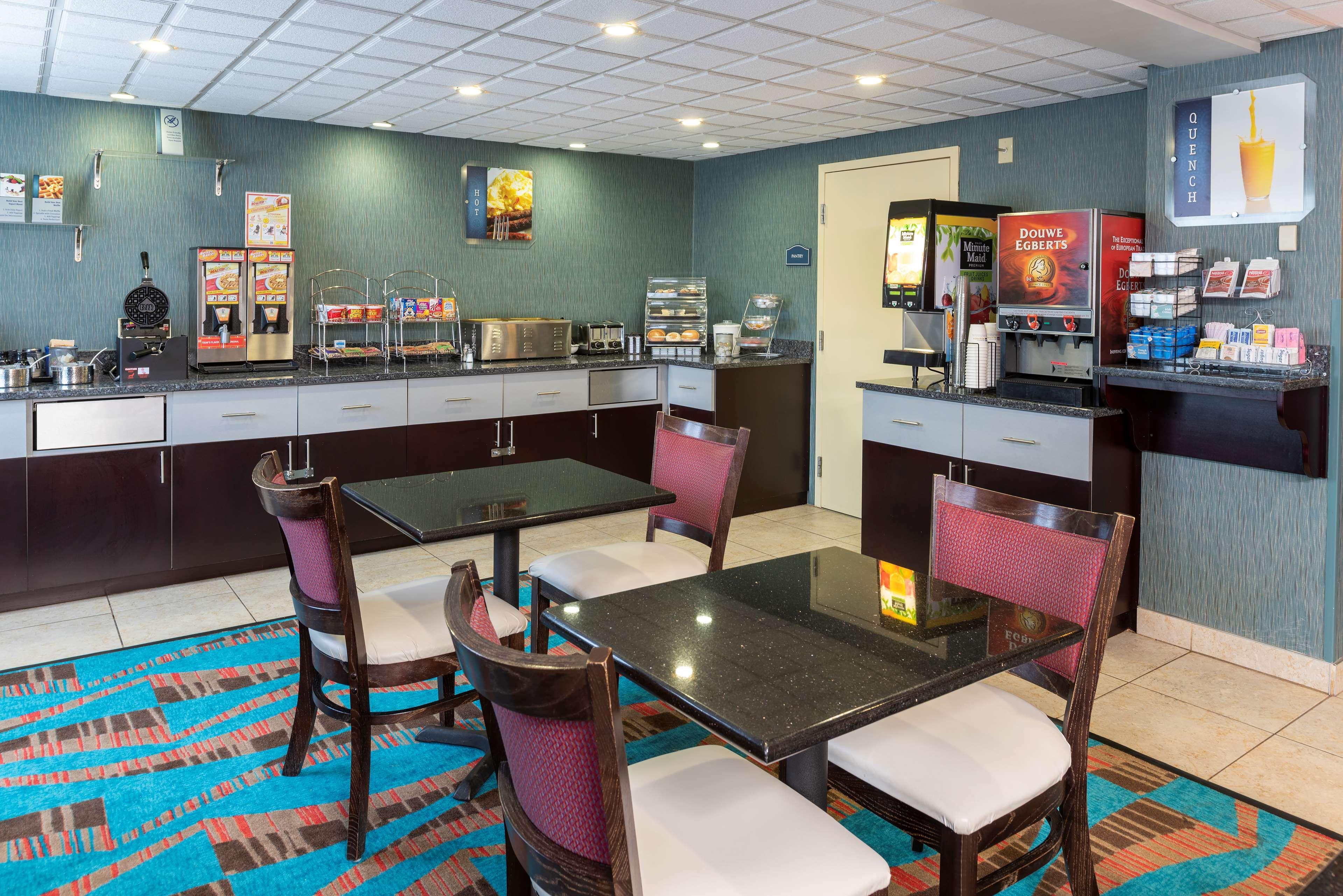 Best Western Dutch Valley Inn New Philadelphia Exterior photo